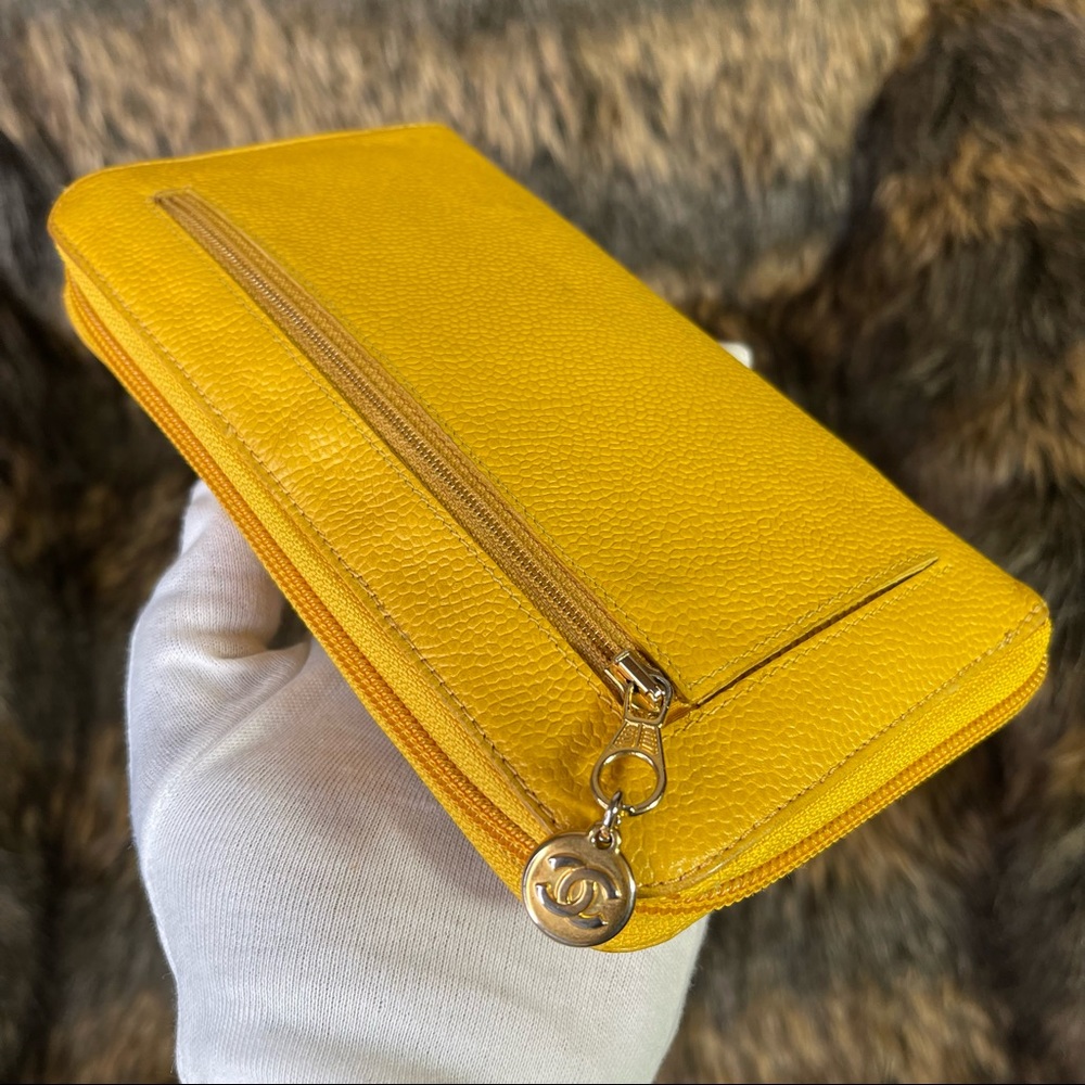 Authentic Chanel Caviar yellow zippy wallet - Picture 6 of 16
